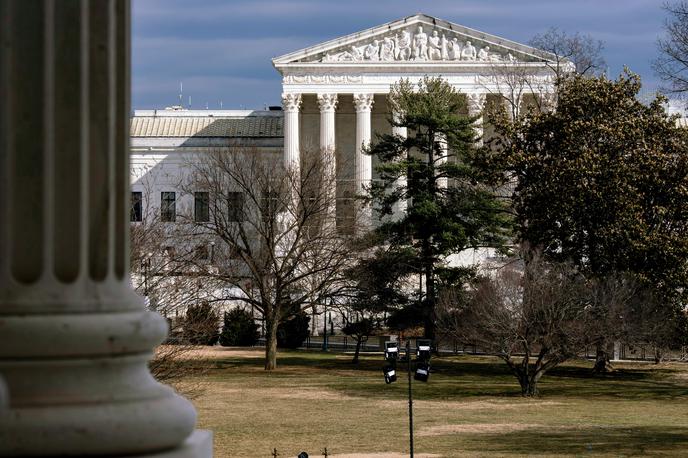 Vrhovno sodišče ZDA, US Supreme Court | Večina vrhovnega sodišča ZDA je v novi sodbi nakazala, da se ne bo vtikala v spreminjanje meja volilnih okrajev s strani različnih ameriških zveznih držav. | Foto Guliverimage