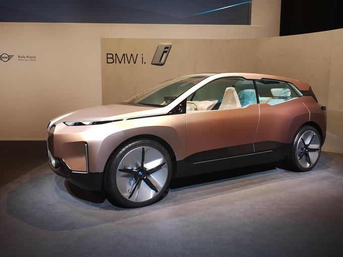 Koncept BMW iNext bo postal serijski leta 2021. Takrat bo imel tretjo stopnjo avtonomije, na določenih testnih odsekih pa bodo Nemci z njim začeli preizkušati tudi četrto in peto stopnjo avtonomnosti vozil. | Foto: Gregor Pavšič