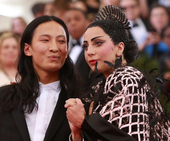 Alexander Wang z Lady Gaga na dogodku Met Gala leta 2015 | Foto: Reuters
