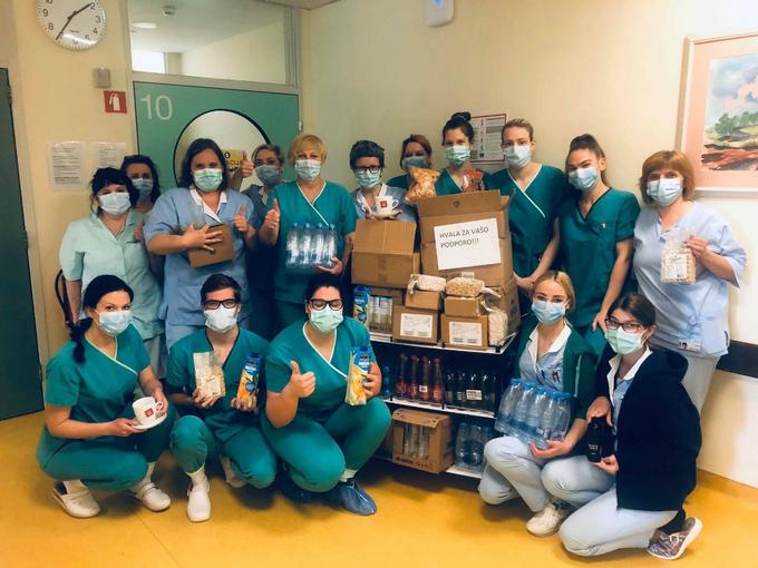 Zaposleni na infekcijski kliniki v Ljubljani z dobrodelnim paketom KZ Metlika | Foto: 