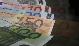 Nepozoren bančni uslužbenec upokojencu nakazal 222 milijonov evrov