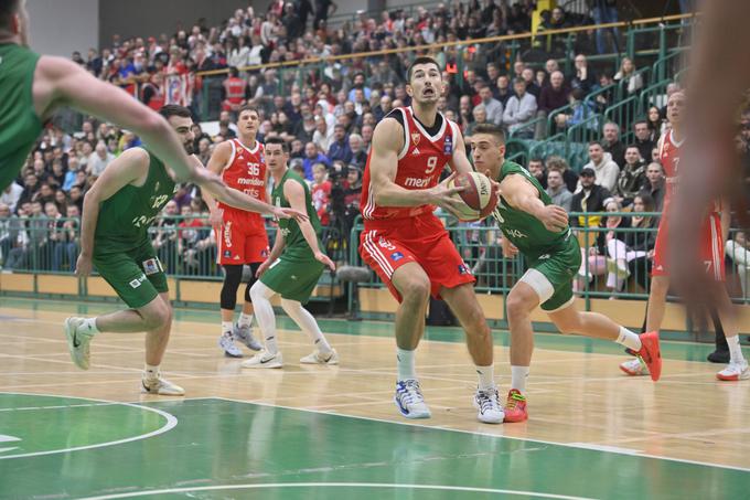 Krka se je v nedeljo več kot dostojno upirala Crveni zvezdi. | Foto: ABA liga