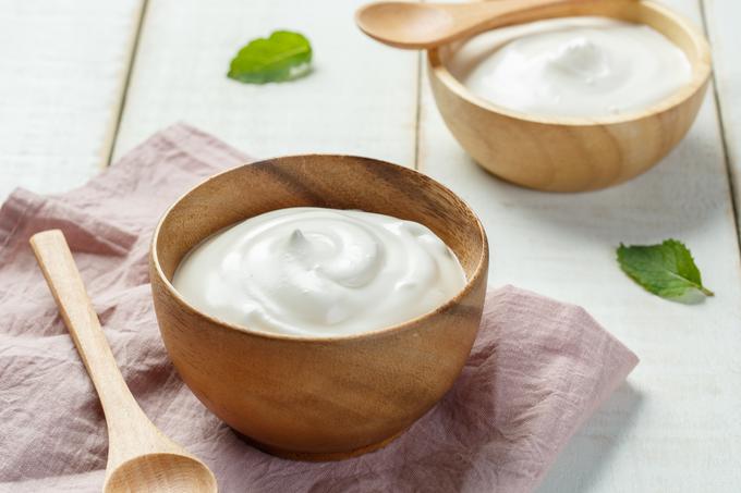 Za bolj zdravo različico kupite jogurt z manj maščobami. | Foto: Shutterstock