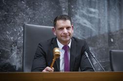 Odbor DZ podprl predlog spremembe zakona o vladi