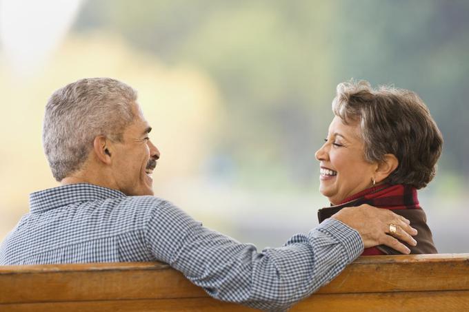 Že omenjena nemška študija (klik), v kateri so ugotovili, da so z življenjem najbolj zadovoljni 23-letniki, je pokazala še en dvig zadovoljstva z življenjem in sicer pri trikrat starejših osebah. 69 let je naslednja meja, pri kateri se so ljudje v povprečju znova veselijo vsakega novega dne. | Foto: Thinkstock