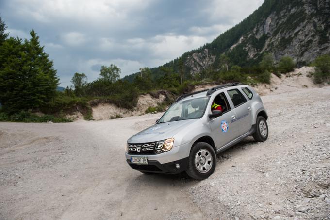 Dacia Duster je že vrsto let zvesta spremljevalka naših gorskih reševalcev.  | Foto: Klemen Korenjak