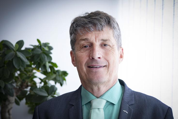 Obrambnega ministra delo na kmetiji osrečuje in "hkrati poskrbi, da ostajam v telesni kondiciji". | Foto: Ana Kovač