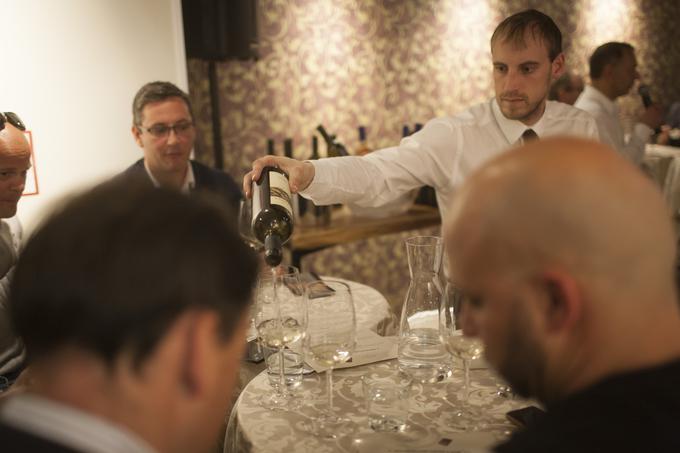 Krapež je v uradnem delu predstavil pet svojih vin, nato pa odprl še presenečenje | Foto: Bojan Puhek