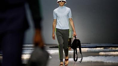 Prada s svojimi novimi sandali razburila Indijce #video