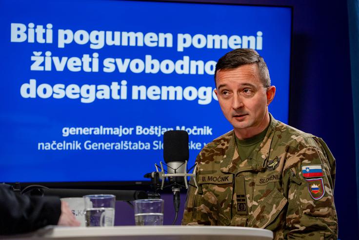 Za uniformo so odločitve, dvomi in odgovornost, ki je pogosto nevidna. | Foto: Luka Petrič