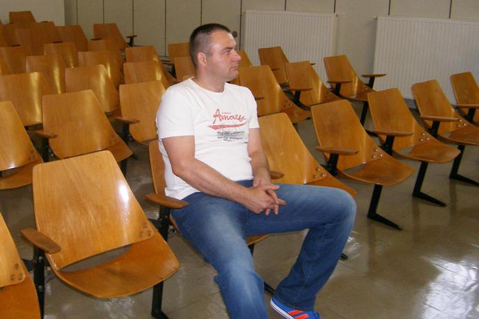 Kristijan Kamenik | Medtem ko Kristijan Kamenik v Italiji prestaja zaporno kazen zaradi preprodaje drog, ga pri nas čaka še sojenje zaradi štirikratnega umora v Tekačevem izpred več kot 20 let. | Foto STA