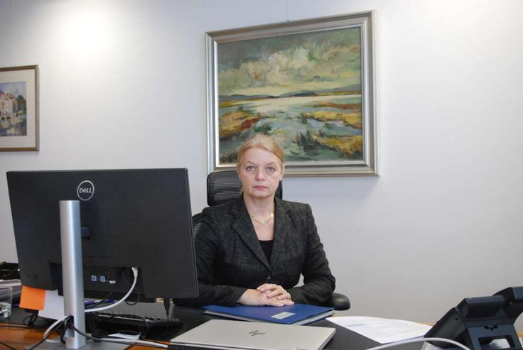 Stanislava Zadravec Caprirolo: "Veseli smo, da je Klemen Slakonja obraz naše izobraževalne kampanje, saj smo z njegovo pomočjo že na samem začetku dobili pozornost, ki jo problematika resnično zahteva!" | Foto: K. Hvala / Združenje bank Slovenije