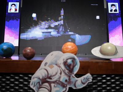 Iran izstrelil tri opazovalne satelite #video