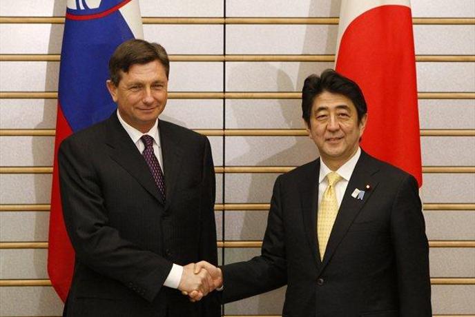 Pahor z japonskim premierom o poglabljanju sodelovanja med državama