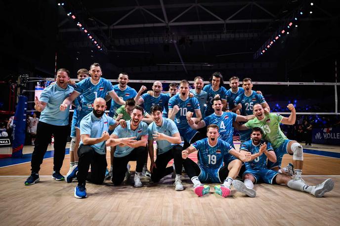 slovenska odbojkarska reprezentanca : Francija | Slovenski odbojkarji se veselijo velike zmage nad Francijo in napredovanja v sobotni polfinale lige narodov. V tem jih čakajo Italijani. | Foto VolleyballWorld
