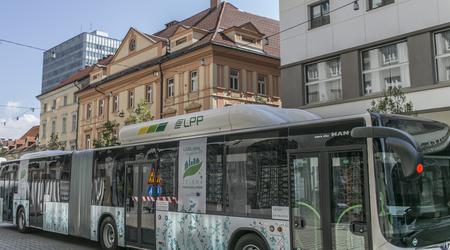 Incident na avtobusu: bilo je tako vroče, da je voznik bruhal skozi okno