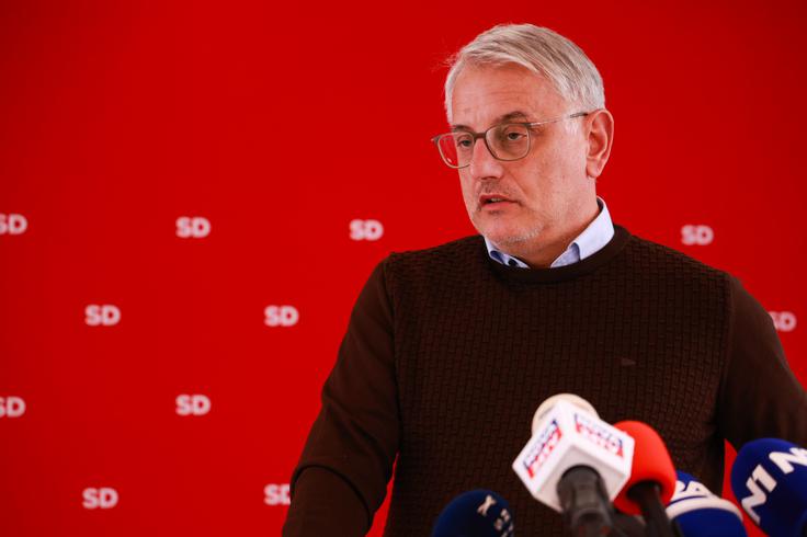 Ob vprašanju o nasledniku ministrice Andreje Katič je Han povedal, da bodo v SD v kratkem času predlagali novo ime. | Foto: STA