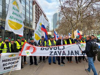 V Bruslju deset tisoč kmetov zahtevalo ustrezno financiranje in zavrnitev dogovora z Mercosurjem