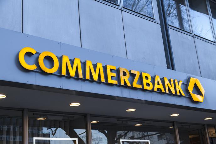 Commerzbank | Leta 1870 ustanovljena nemška banka Commerzbank mika največjo italijansko banko Unicredit. Proti prodaji frankfurtske banke bankirjem iz Milana so že povzdignili glas nemški sindikalisti. | Foto Guliverimage