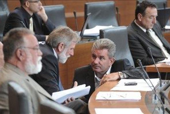 Vzajemni se obetajo spremembe pri sklicih skupščin