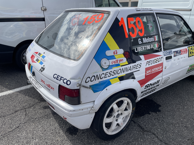 Na drugi strani ostajajo zanesenjaki z visokimi štartnimi številkami in nekdanjimi kultnimi dirkalniki kot je peugeot 205 rallye. | Foto: Gregor Pavšič