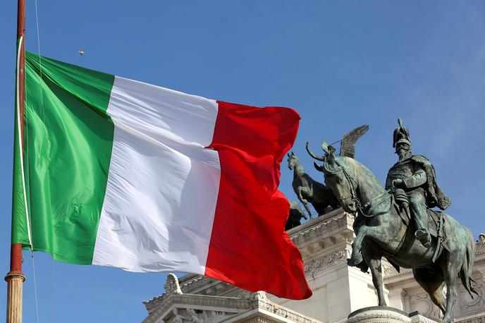 Italija zastava | "Želimo braniti proizvodnjo v Italiji," je pojasnil minister za notranje zadeve in predsednik Lige Matteo Salvini. Na ta način naj bi v Italiji ohranili tudi delovna mesta. | Foto Reuters