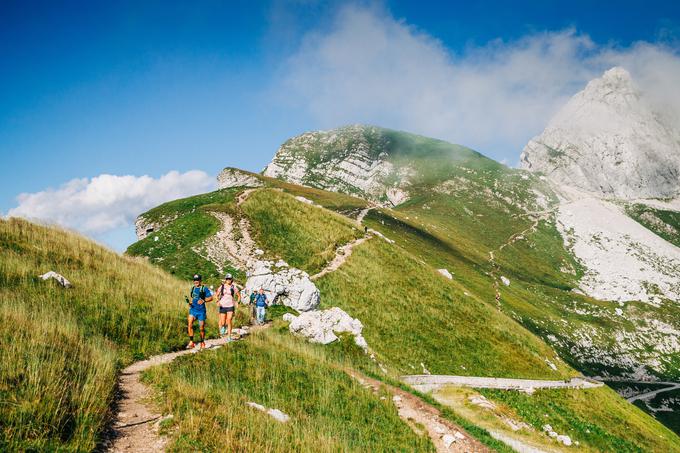 Leta 2020 je v rekordnem času, v manj kot 14 urah, tekel čez pet najvišjih slovenskih vrhov (Triglav, Jalovec, Mangart, Visoki Rokav in Škrlatico). | Foto: Siniša Kanižaj/Red Bull Content Poll