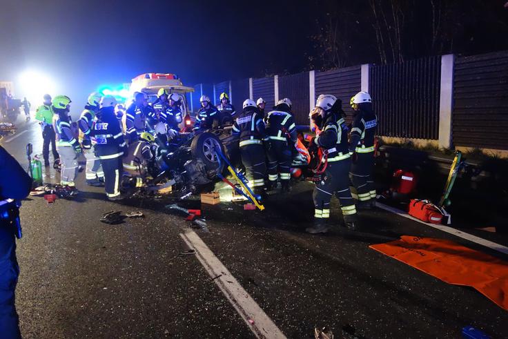 Posledice prometne nesreče na dolenjski avtocesti | Foto: PGD Grosuplje