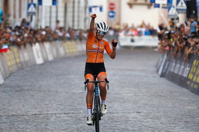 Ellen van Dijk | Ellen van Dijk je danes na velodromu Granges v Švici dosegla nov svetovni rekord v vožnji na eno uro.  | Foto Guliverimage