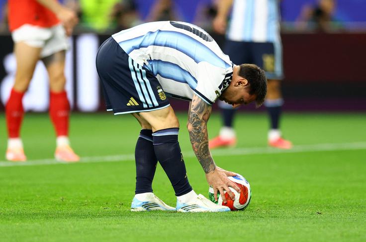 Messi z bele točke ni uspel ugnati Alexandra Schlagerja. | Foto: Reuters