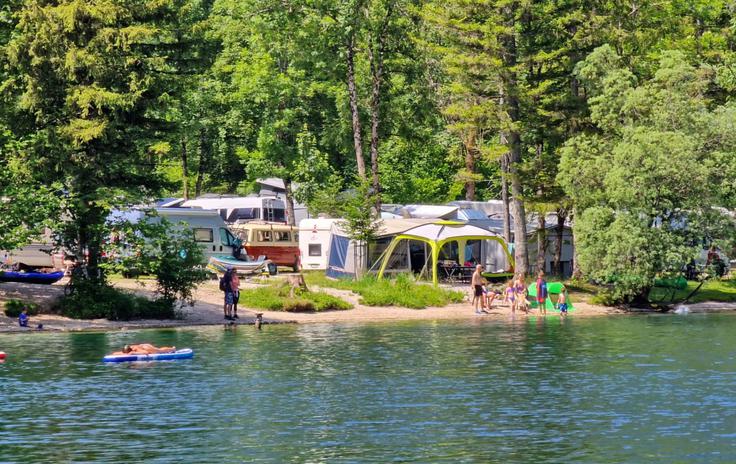 V Campu Bohinj so lani gostom prvič omogočili možnost rezervacij parcel. Prenovili so tudi okolico restavracije in postavili novo otroško igrišče. | Foto: Avtokampi.si