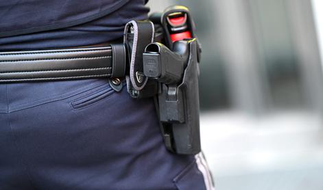 Policija vdrla na tabor slovenskih študentov, prisotni so se upirali