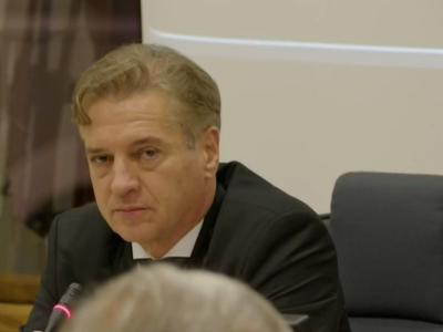 Golob v Novem mestu: Ja, slišim jezo, a še bolj strah #vŽivo