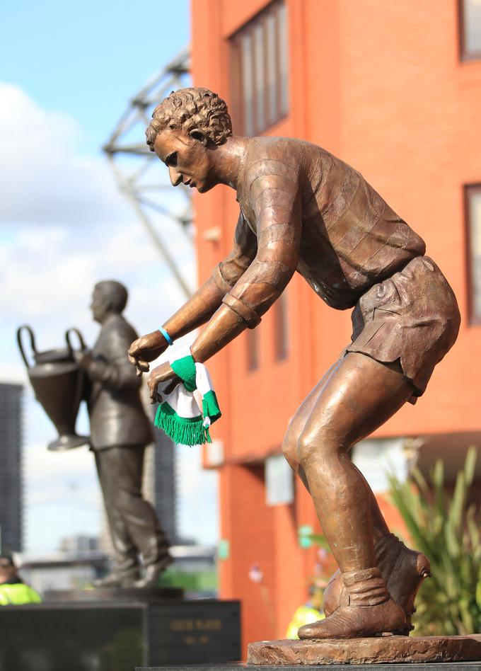 Njegov kip krasi vhod na Celtic Park | Foto: Getty Images