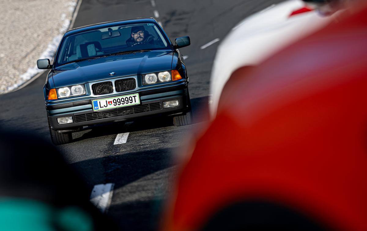 Slovenski avto leta Vransko | Beguš je lastnik tudi originalnega BMW-ja 320i coupe (E36), ki je bil prvi zmagovalec izbora Slovenski avto leta v letu 1993. | Foto Uroš Modlic