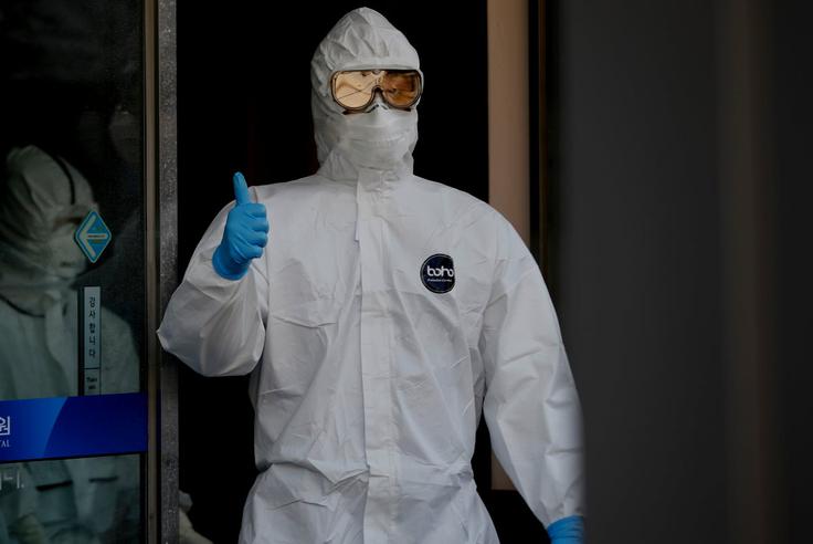 Zgodnje odkrivanje novih okužb s koronavirusom bi lahko v prihodnosti močno zmanjšalo obremenitev zdravstvenega sistema in s tem seveda tudi število smrtnih primerov ter pa ekonomske posledice, ki jih prinašajo epidemije in pandemije. | Foto: Reuters