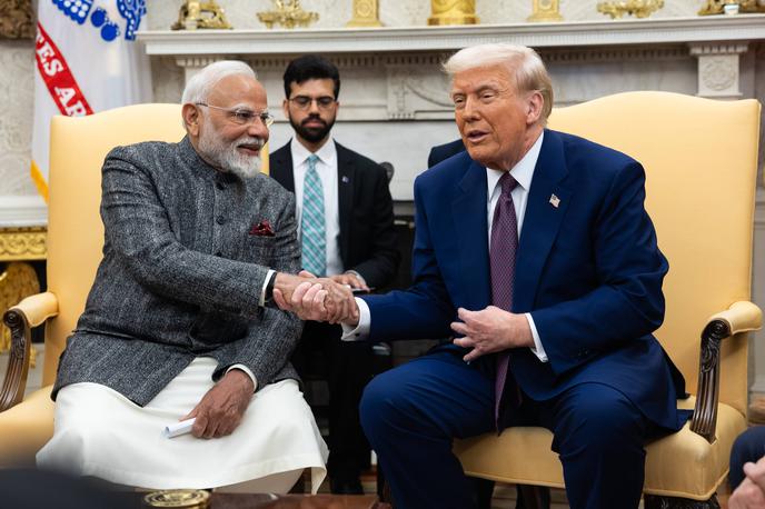 Narendra Modi Donald Trump | Narendra Modi in Donald Trump sta se kmalu po Trumpovi izvolitvi sestala v Beli hiši. Zdaj so se odnosi ohladili, ker je Trump uvedel dodatne carine za Indijo. | Foto Guliverimage