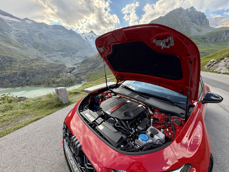 Audi je priključni hibrid izdelal na osnovi 2,9-litrskega šestvaljnika. | Foto: Gregor Pavšič