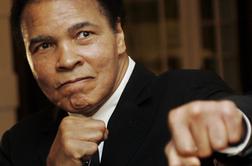 Legendarni boksar Muhammad Ali se bori za življenje