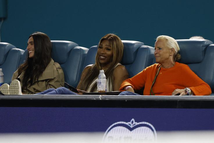 Dvoboj si je ogledala tudi Serena Williams. | Foto: Reuters