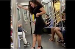 Njenemu samozavestnemu fotkanju na podzemni se smeji cel splet #video