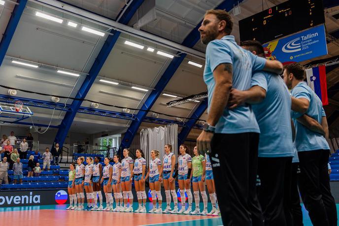 Fenomenalen sprejem za slovenske odbojkarice na Tajskem #video