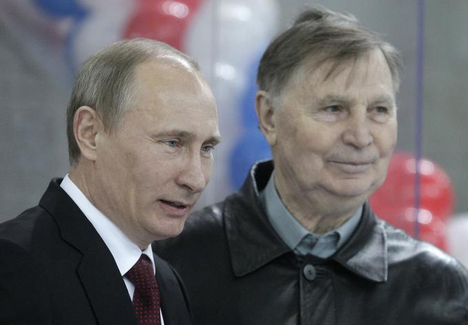 Pokojnega ruskega stratega Viktorja Tihonova (na fotografiji s predsednikom Vladimirjem Putinom) in celotno Sovjetsko zvezo je zanimal le peti zaporedni olimpijski naslov.  | Foto: Reuters