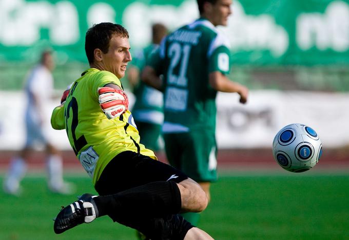 V prvi slovenski ligi je v majici Olimpije debitiral s 16 leti. | Foto: Vid Ponikvar