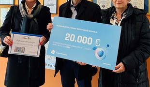 Telekom Slovenije za prijetnejše bivanje otrok na Debelem rtiču doniral 20 tisoč evrov