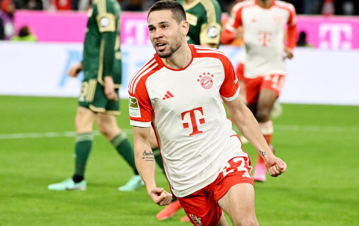 Raphael Guerreiro | Nogometaši Bayerna so v nedeljo ostali brez zadetkov in točk. | Foto Reuters