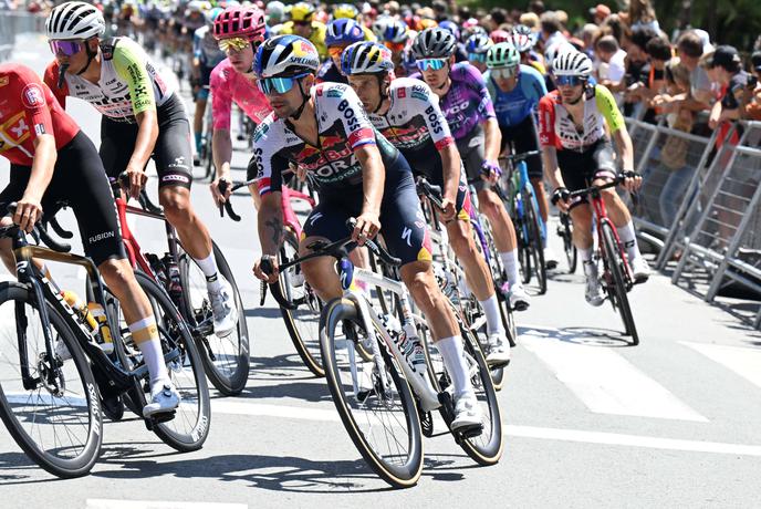 Primož Roglič z napadom razburkal dogajanje, velika zmaga pa Giuliu Cicconeju