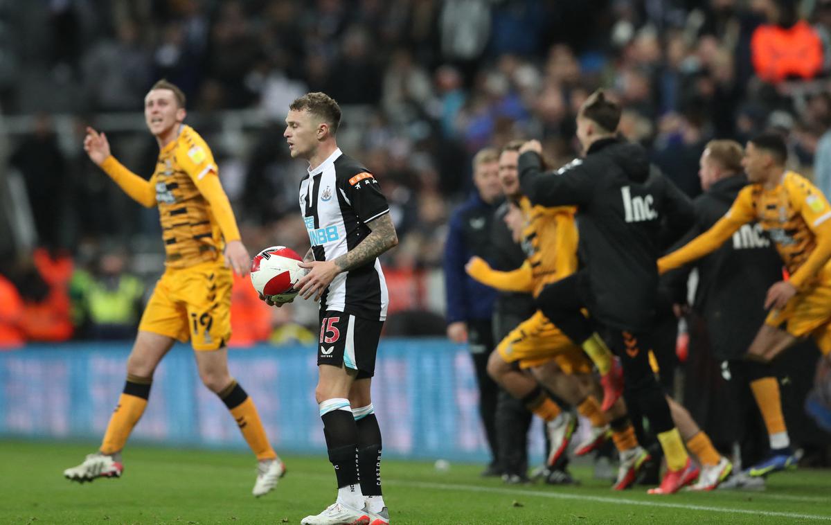 Kieran Trippier Newcastle | Razočaranje Kierana Trippierja in veselje nogometašev Cambridga po koncu dvoboja v Newcastlu. | Foto Reuters