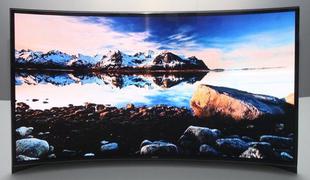 Ukrivljeni TV-zaslon za panoramski učinek