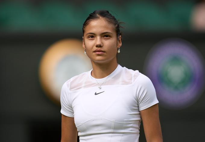 Prvo tekmo po dveh letih bo v Wimbledonu dočakala tudi domačinka Emma Raducanu. | Foto: Guliverimage